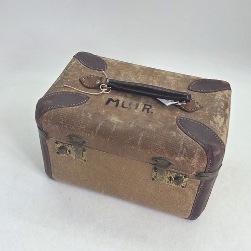 Medium brown train - brown,