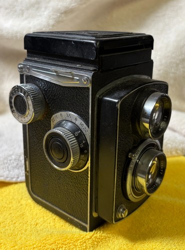 Yashica twin lens reflex tlr - yashica, a