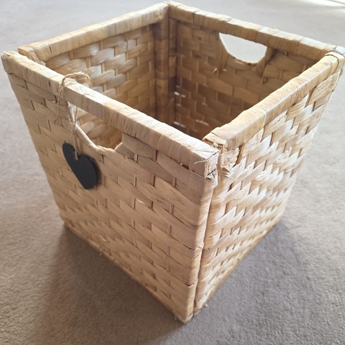 Cube woven water hyacinth - cube,