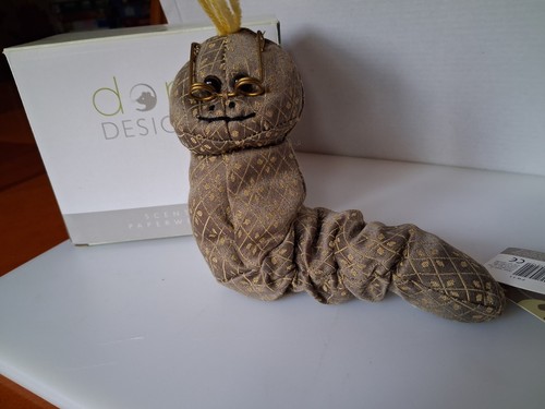 Dora designs willie - 'willie, worm'