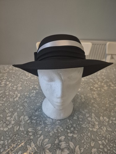 Vintage 1980 kangol - kangol, wide