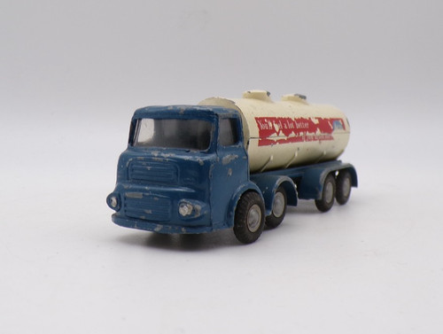 Budgie model 292 - budgie, milk