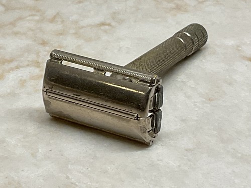 Gillette 1951 safety razor - gillette, w1