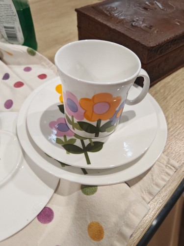 Dolly daisy hostess tableware - hostess,