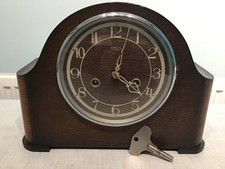 VINTAGE 1940s "SMITHS" MANTLE