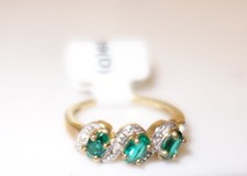 9ct gold 3 stone emerald & Diamond ring Green Stones Brand new with tags size L