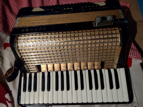 Hohner verdi accordian - hohner,