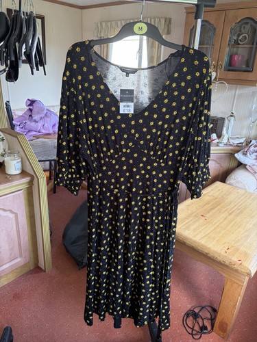 Black and yellow floral - black,