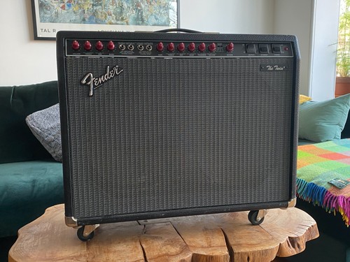 Fender the twin - red, knob