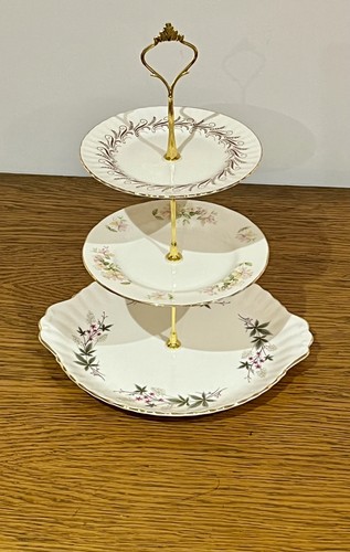 Stunning tier cake - stunning,