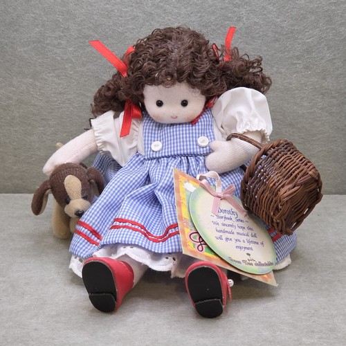 Green tree musical doll - green,