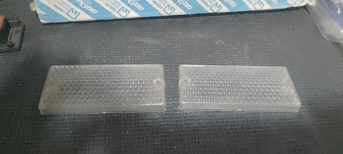 Pair plastic arrow - of,