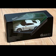 dNaNo Nissan GT-R White 1/43 el Car