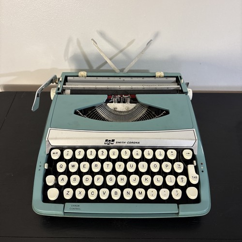 Vintage smith corona portable - smith,