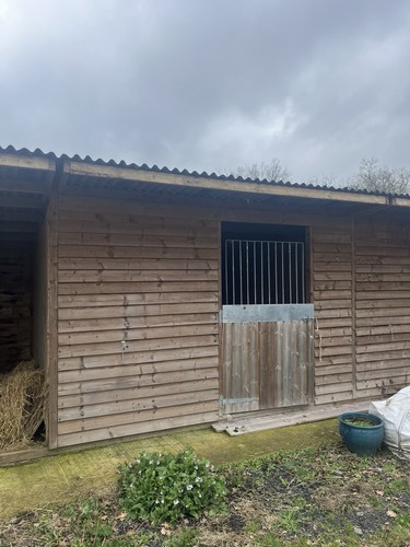 Wooden horse stable - wooden, stable/field