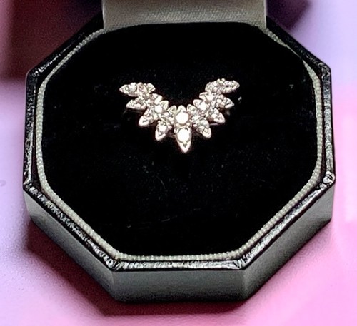 Spectacular 18ct white gold - spectacular,