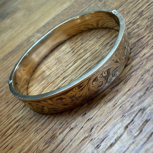 9ct yellow gold hinged bangle - hinged,