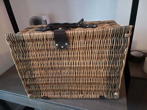 Vintage wicker picnic basket - wicker,