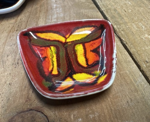 Poole pottery small dish - small, lava