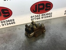 Twin lever hydraulic valve