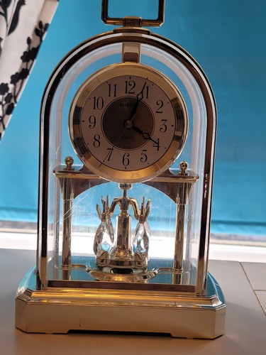 Rhythm mantel clock - , with