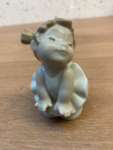 Nao lladro sweet pose - by, ~