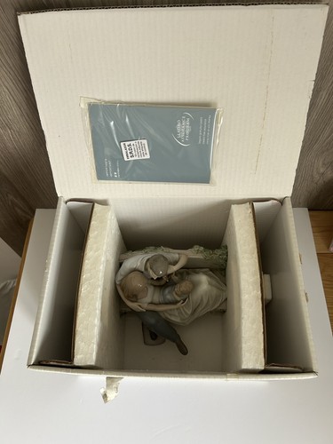 Lladro priceless moment - a,