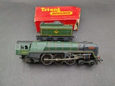 Triang Hornby R259S 4-6-2 Britannia locomotive 70000 excellent with smoke