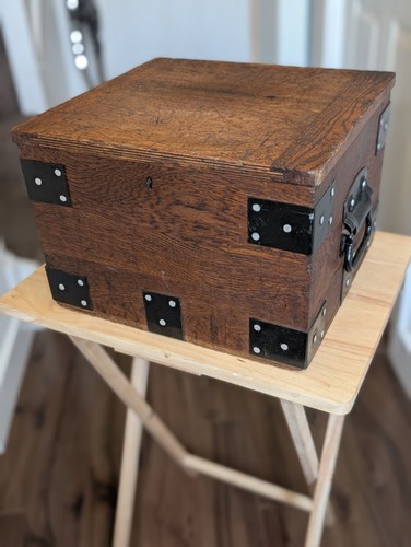Pine box vintage hinged lid - box,