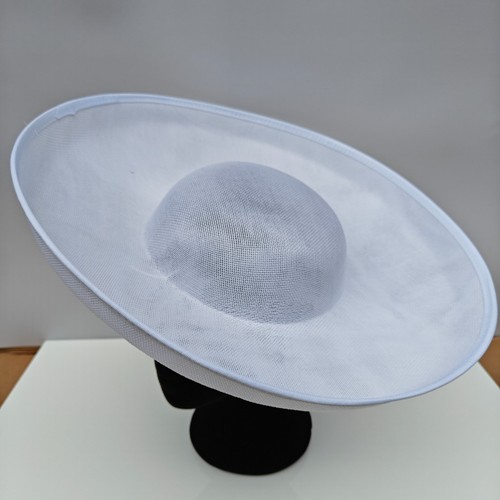 White large fascinator - white,
