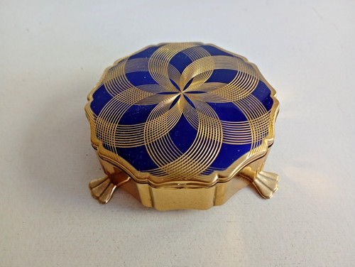 Vintage gold tone stratton - tone,