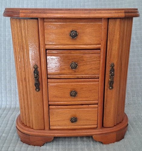 Vintage wooden jewellery box - wooden,