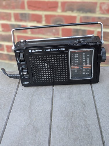 Vintage retro radio sanyo - vintage,