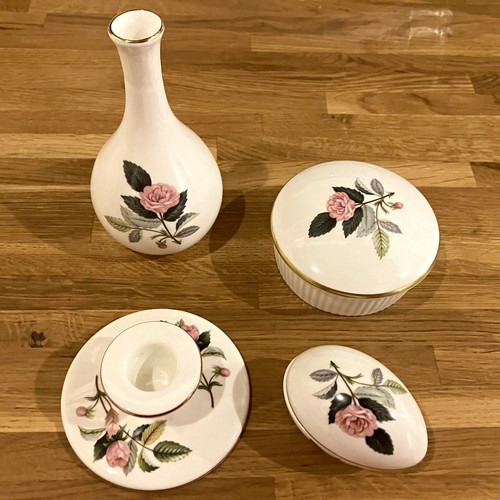 Wedgwood hathaway rose candle - hathaway,
