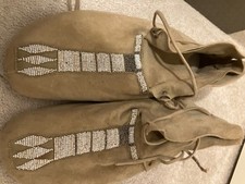 New Magnolia Pearl hand beaded lambskin Moccasins size 3