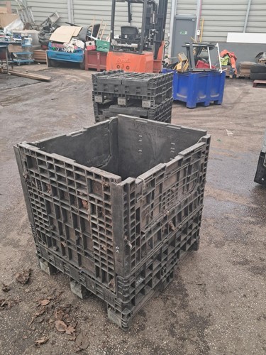 Folding plastic pallet boxes - folding,