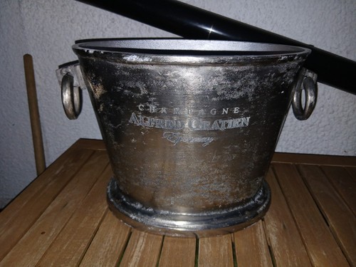 Champagne bucket wine - champagne, ice