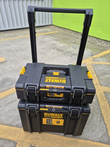120 cash kt9 surrey - £120,