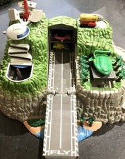 Tracy Island Thunderbirds Playset DX Bandai - lights - sounds + extra vehicles ￼