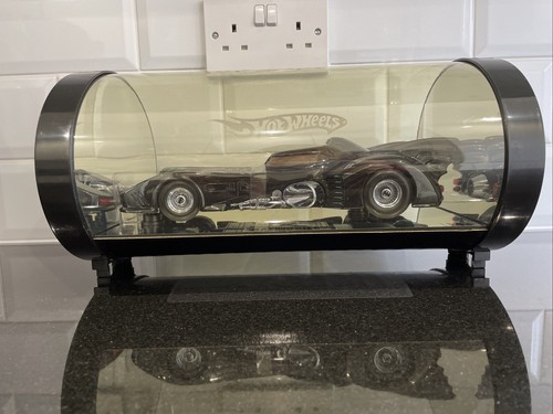 Hot wheels batmobile - hot,