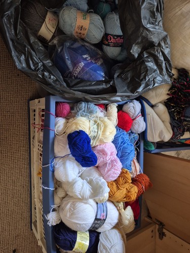 Mixed yarn job - yarn, assorted