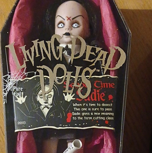 Mezco living dead dolls sadie - living,
