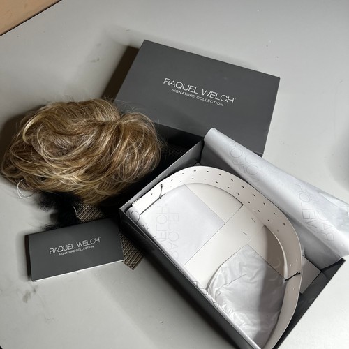Raquel welch enchant - wig, pale