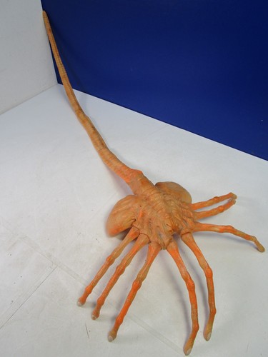 4ft large aliens - 4ft,
