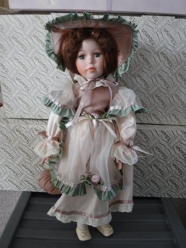 Vintage china doll leonardo - vintage,