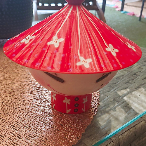 Round lidded pylones - ,