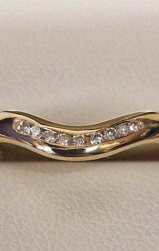 18ct yellow gold diamond - yellow,
