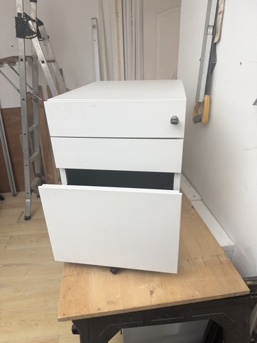 Lockable filing cabinet - lockable,