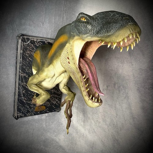 Weta venatosaurus bust king - venatosaurus,