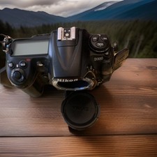 Nikon D300 camera  New Flash